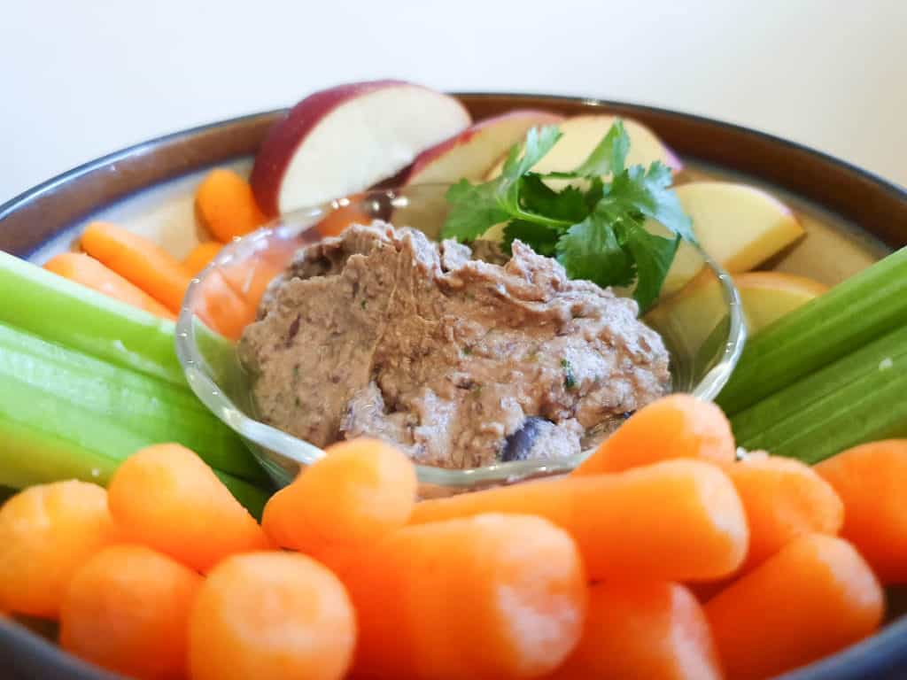 Hummus with vegetables and fruit