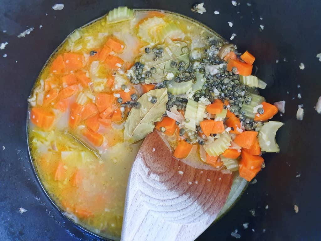 Cooking french lentils in a dutch oven