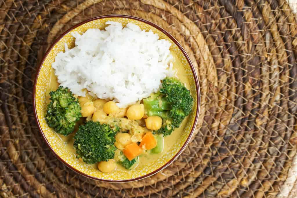 Vegan curry with chickpeas