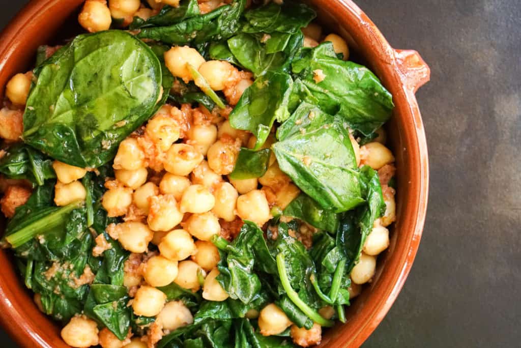 How to serve Spanish spinach and chickpeas tapas