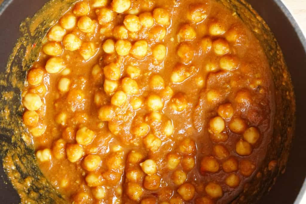 Chickpeas spinach curry
