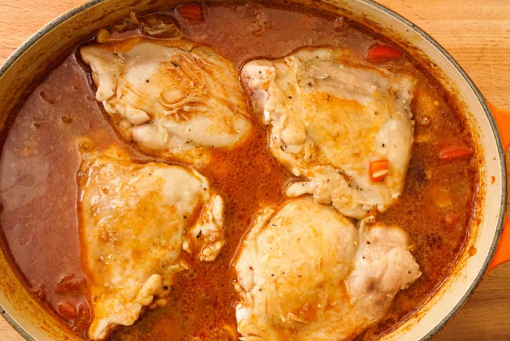 Cooking chicken with red kidney beans