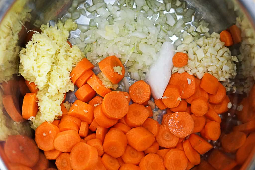 Instant pot carrot soup